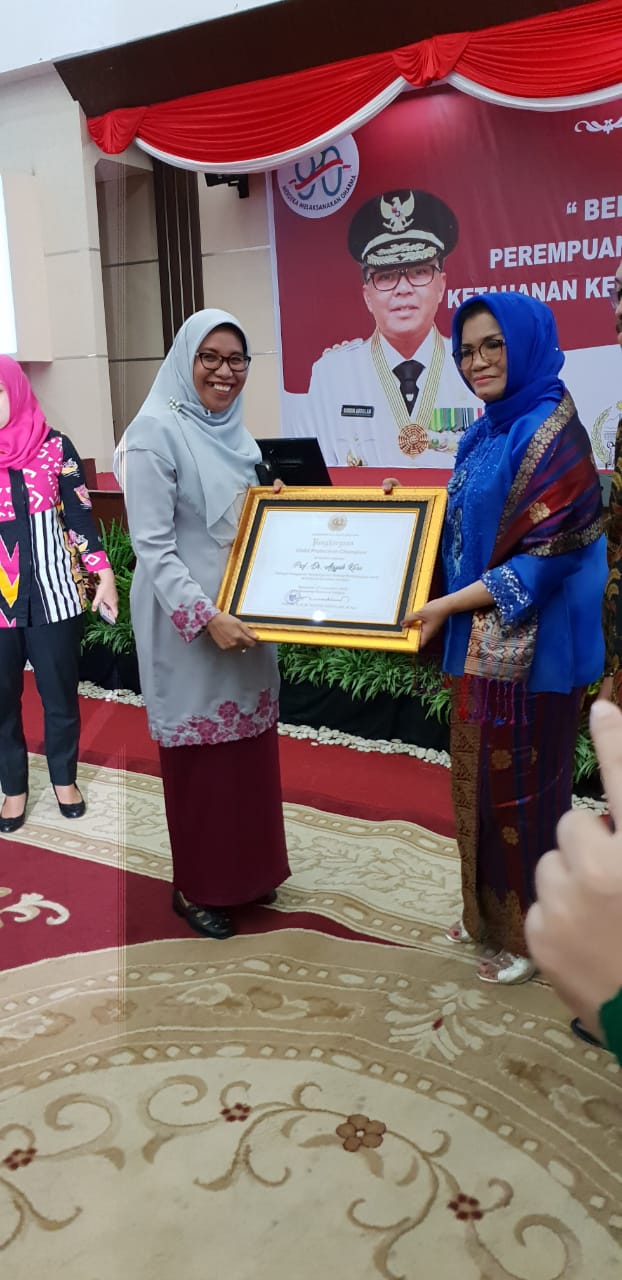 Gambar WR III UIN Alauddin Terima Penghargaan Dari Pemprov Sulsel